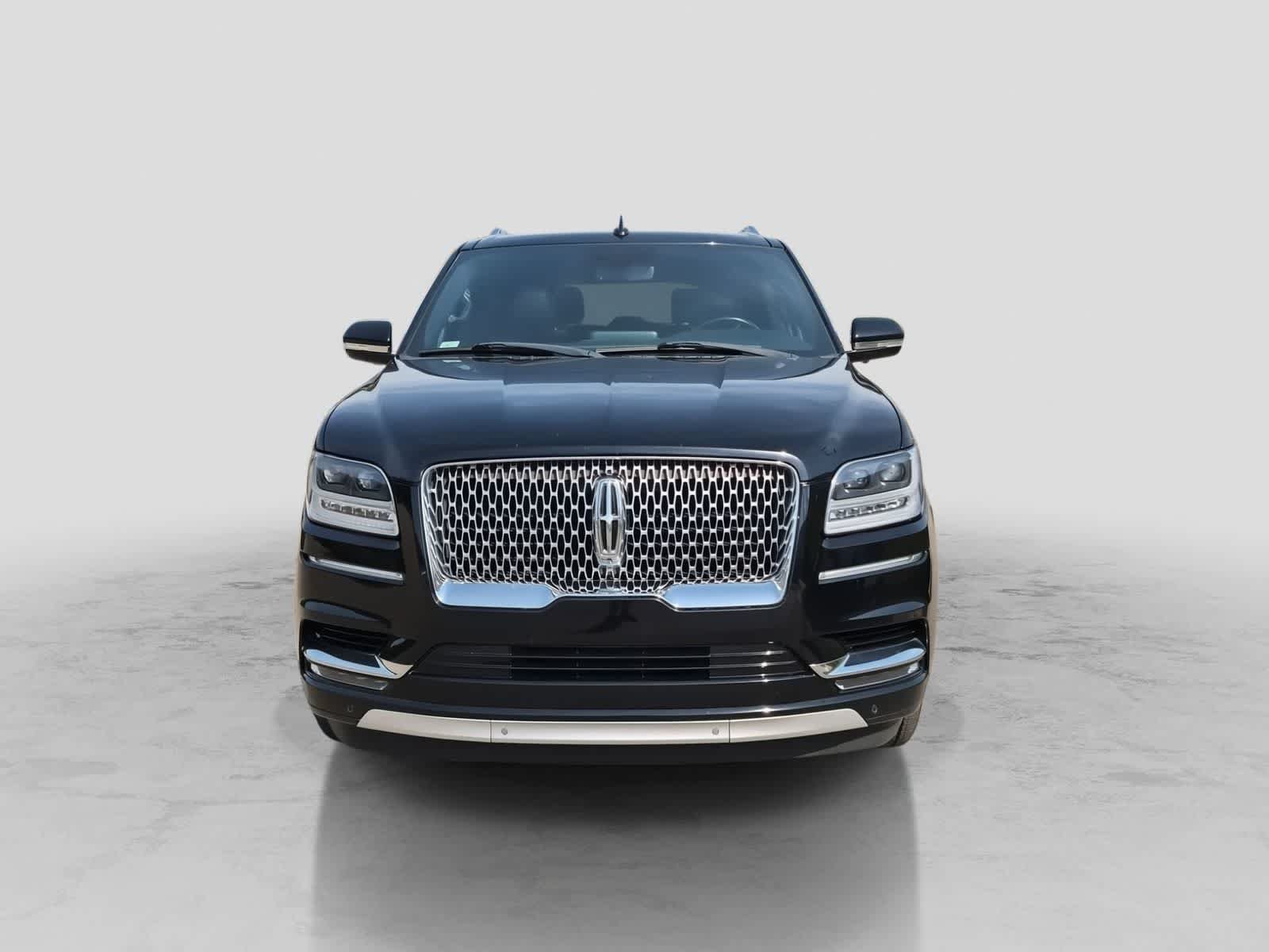 Used 2018 Lincoln Navigator Reserve AWD/4WD image 3