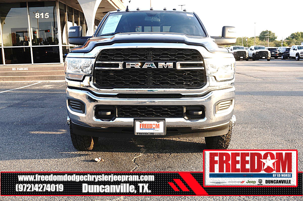 Used 2024 RAM 3500 Tradesman w/ Chrome Appearance Group AWD/4WD image 7