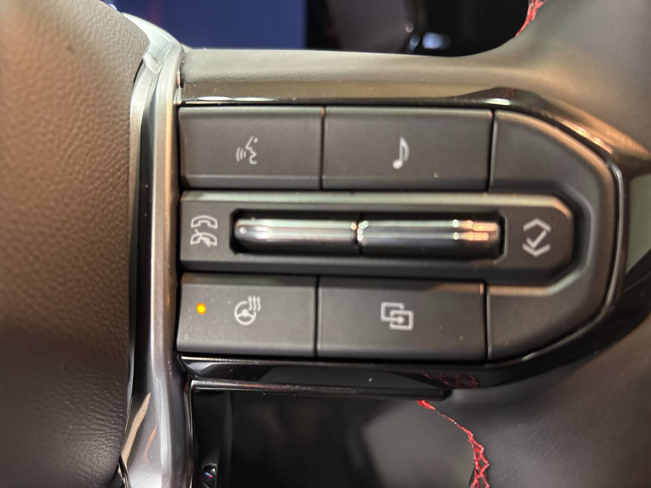 Used 2025 Chevrolet Colorado Z71 w/ Z71 Convenience Package 2 image 25