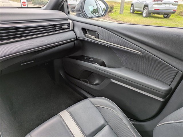 Used 2025 Toyota Camry SE image 17