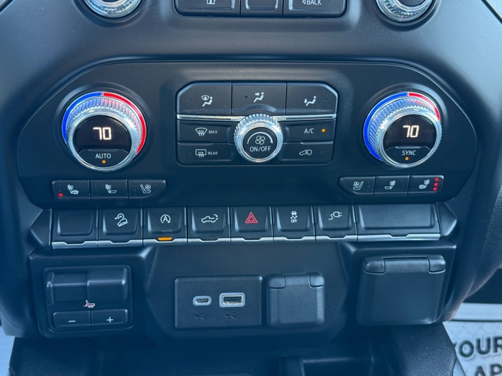 Used 2019 GMC Sierra 1500 AT4 w/ Off Road Performance Package image 28