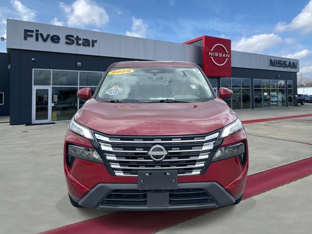 Used 2025 Nissan Rogue SV AWD/4WD image 2