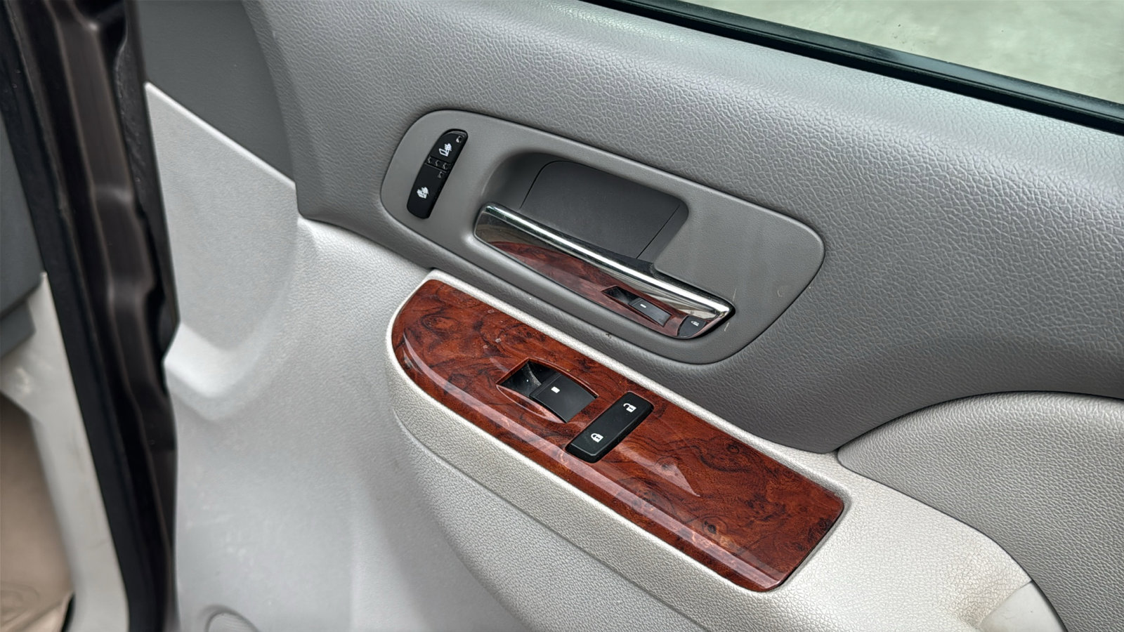 Used 2013 Chevrolet Suburban LT image 29