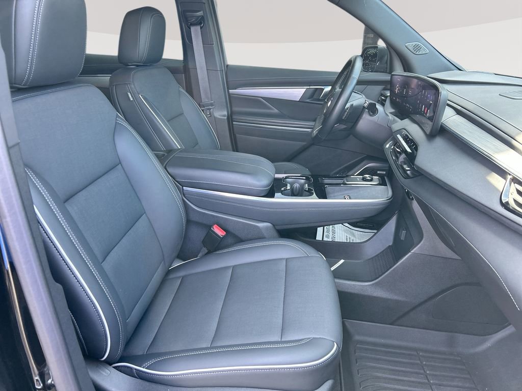 Used 2025 Buick Enclave Preferred AWD/4WD image 26