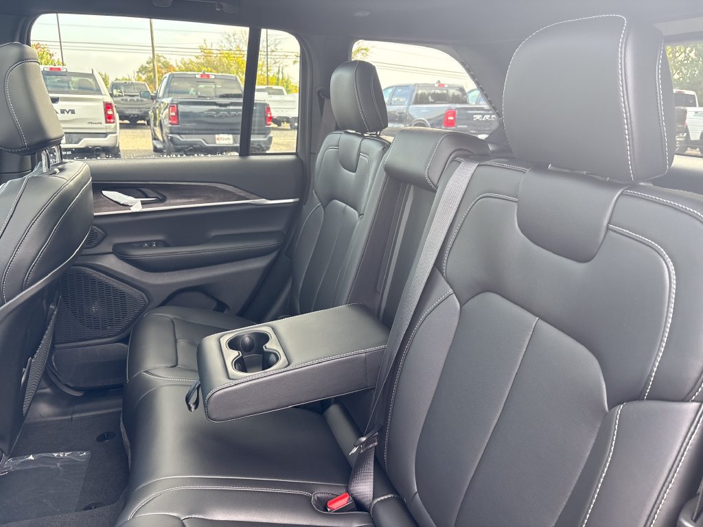 New 2027 Jeep Grand Cherokee Limited AWD/4WD image 24