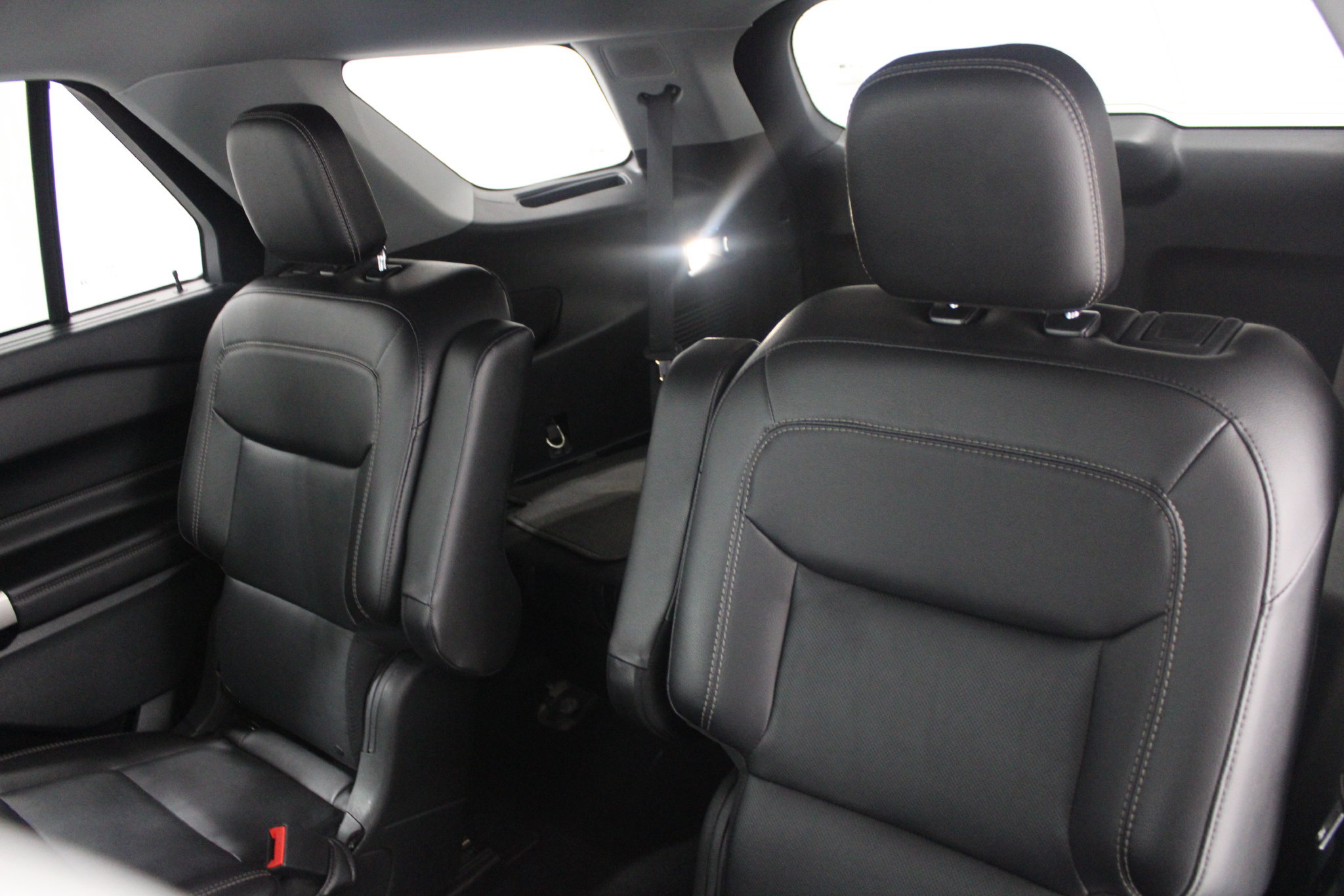 Used 2023 Ford Explorer Limited w/ Equipment Group 301A AWD/4WD image 18
