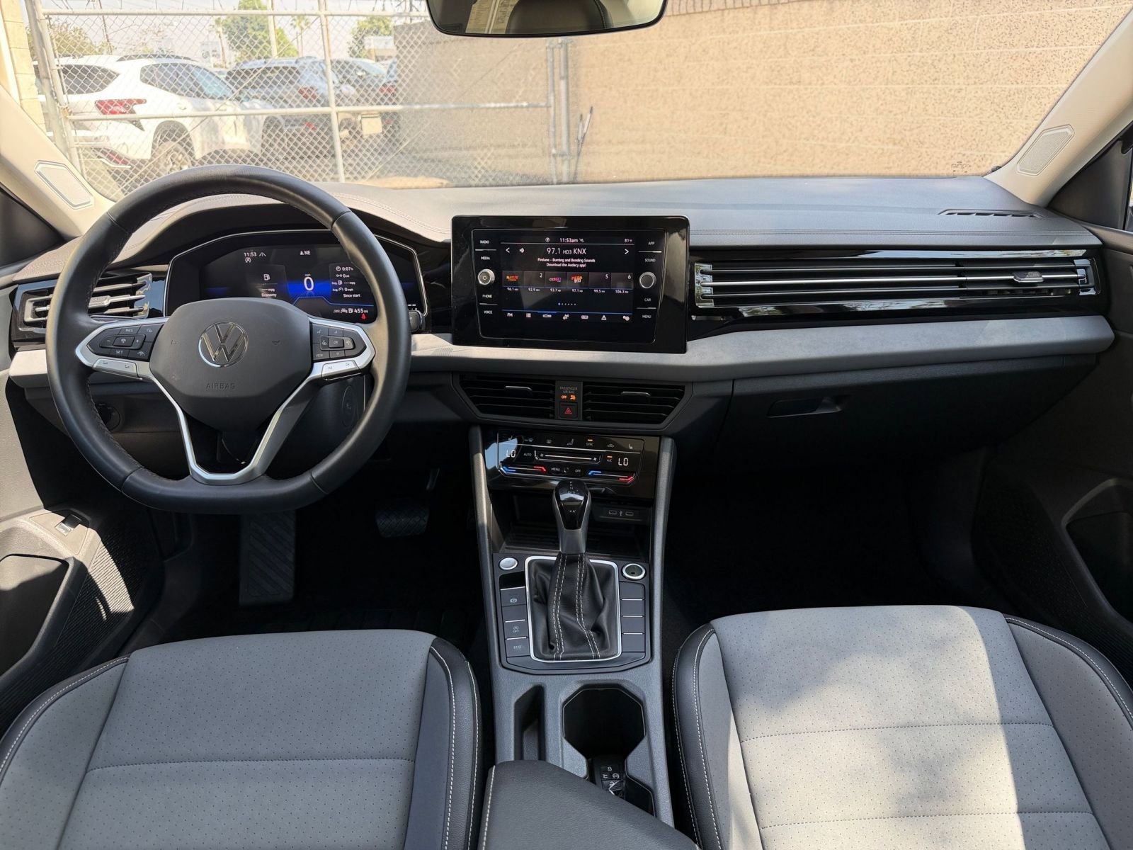 Used 2025 Volkswagen Jetta SE image 34