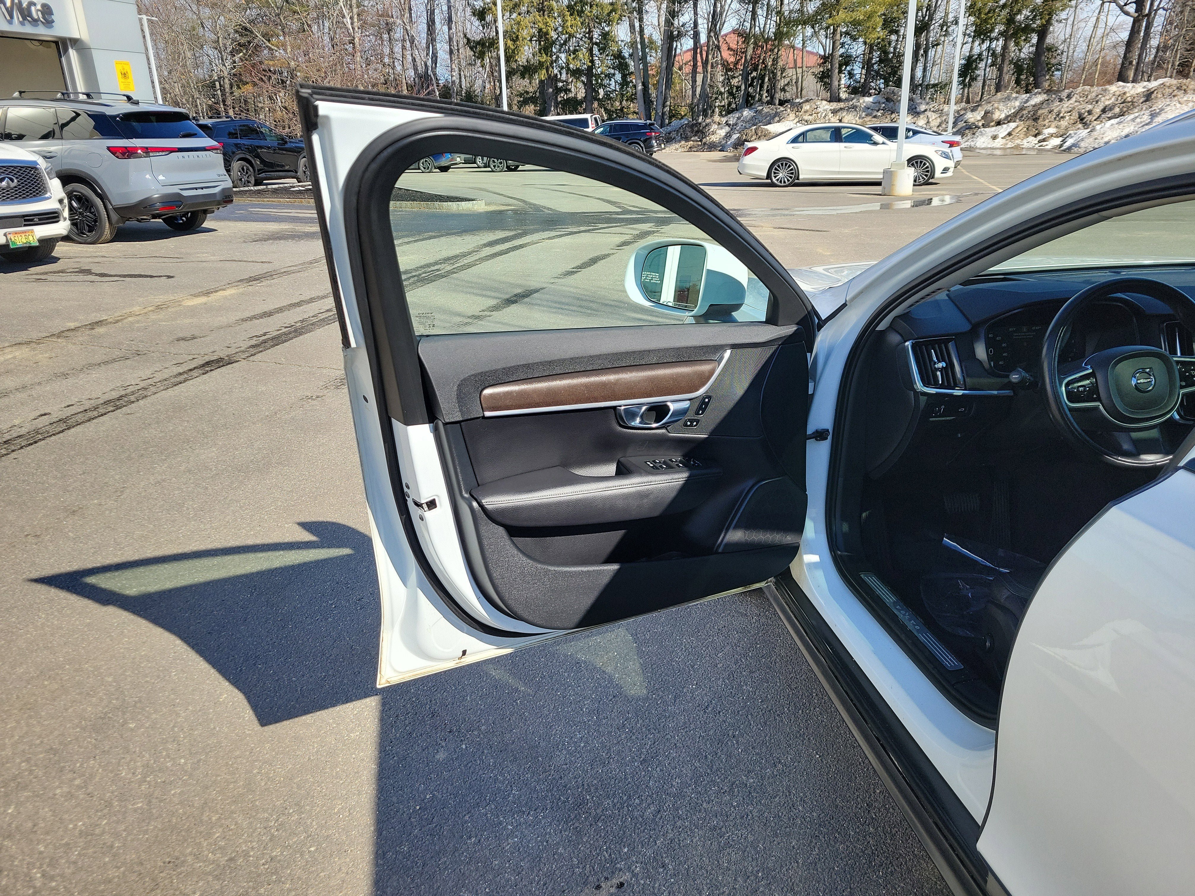 Used 2019 Volvo V90 T6 Cross Country w/ Advanced Package image 16