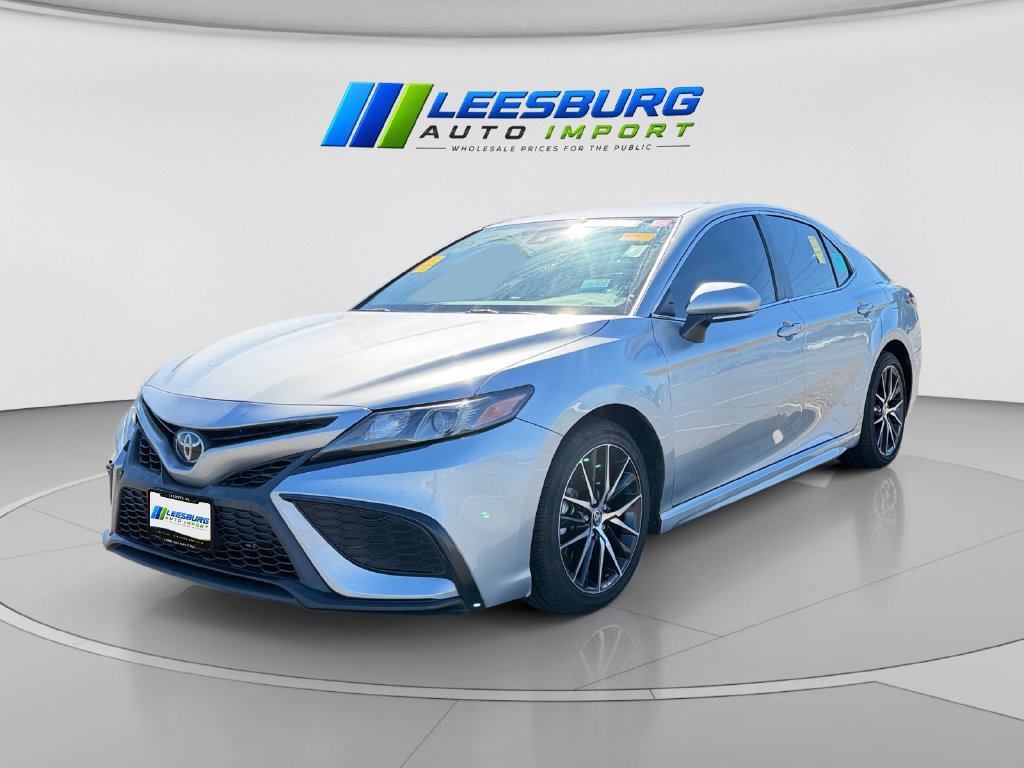 Used 2024 Toyota Camry SE FWD image 1