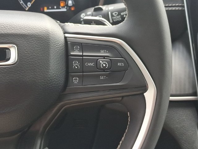 Used 2024 Jeep Grand Cherokee L Altitude AWD/4WD image 26