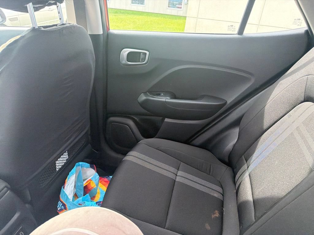 Used 2024 Hyundai Venue SEL FWD image 4