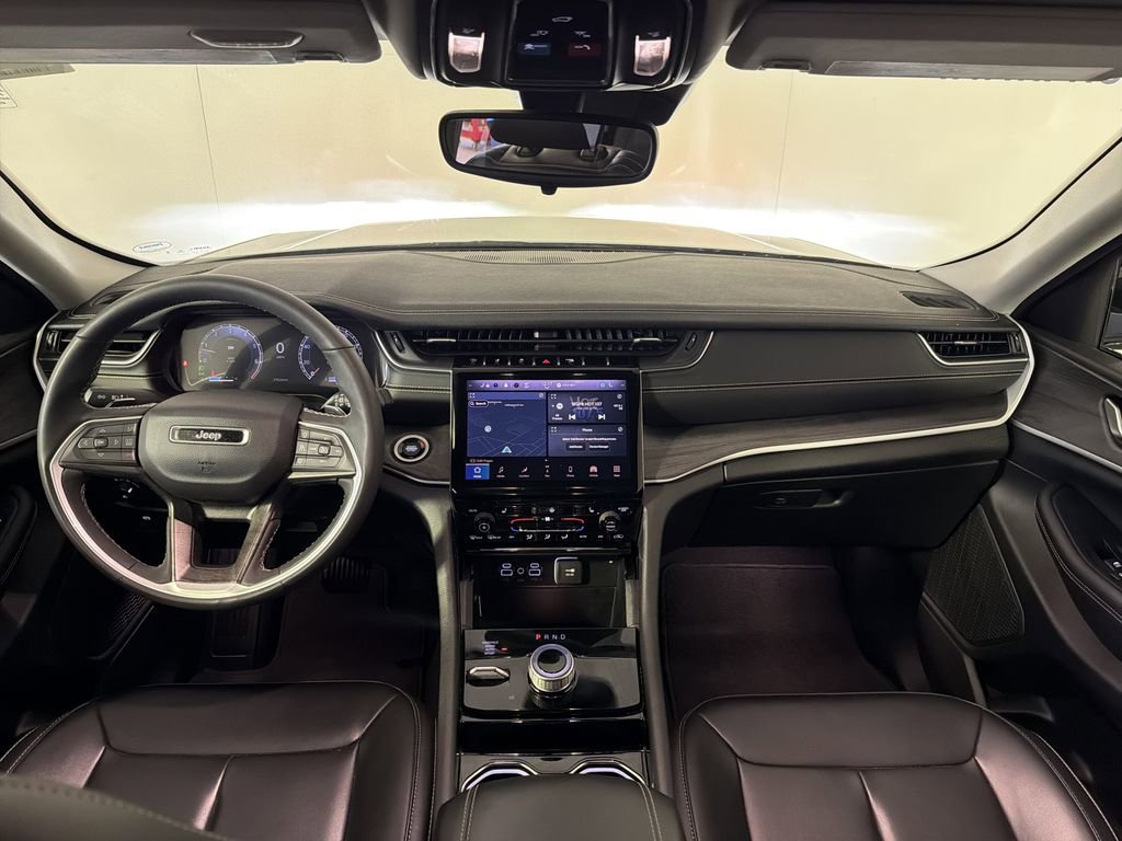 Used 2023 Jeep Grand Cherokee Limited image 25