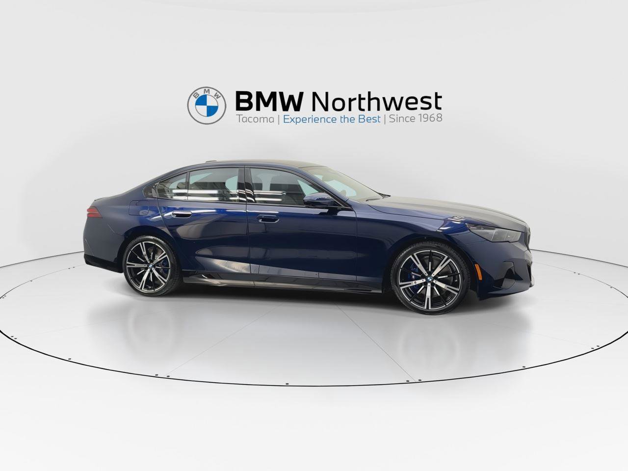 Used 2026 BMW 550e xDrive image 5
