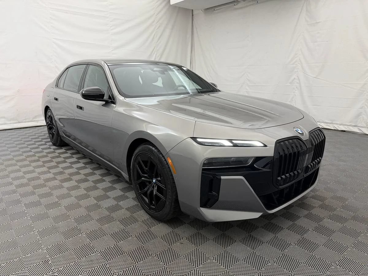 Used 2024 BMW 740i xDrive AWD/4WD image 4