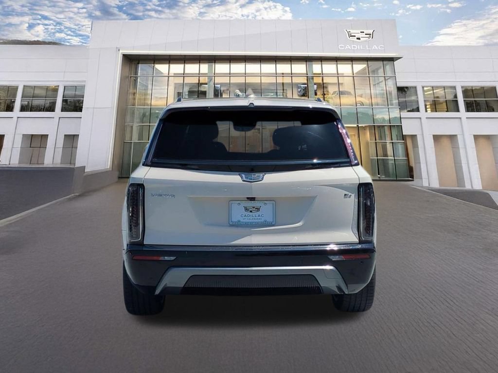 New 2027 Cadillac Vistiq Sport w/ LPO, Floor Liner Package AWD/4WD image 4