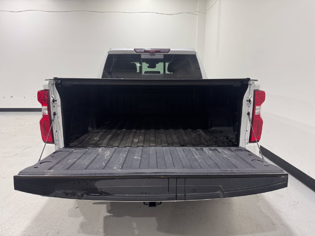Used 2022 Chevrolet Silverado 1500 High Country w/ High Country Premium Package AWD/4WD image 27