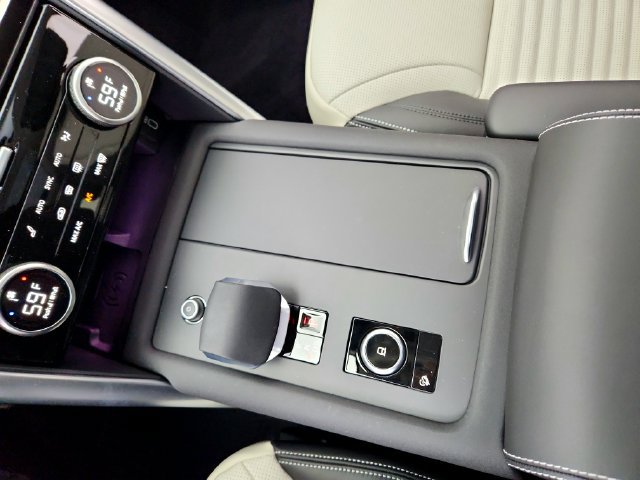 New 2026 Land Rover Discovery Limited Edition AWD/4WD image 22