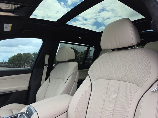 Used 2021 BMW X7 M50i image 24