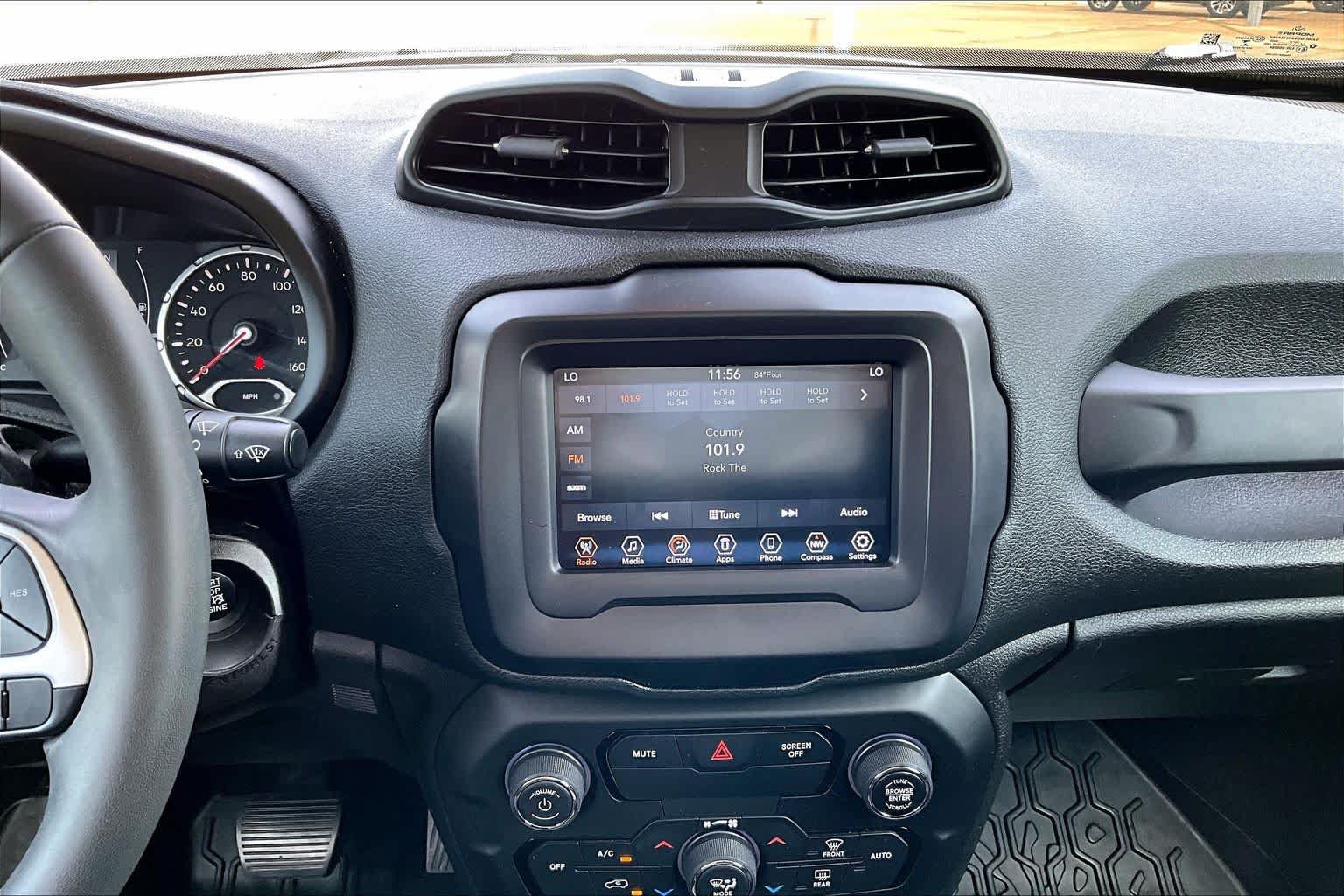 Used 2018 Jeep Renegade Latitude FWD image 7