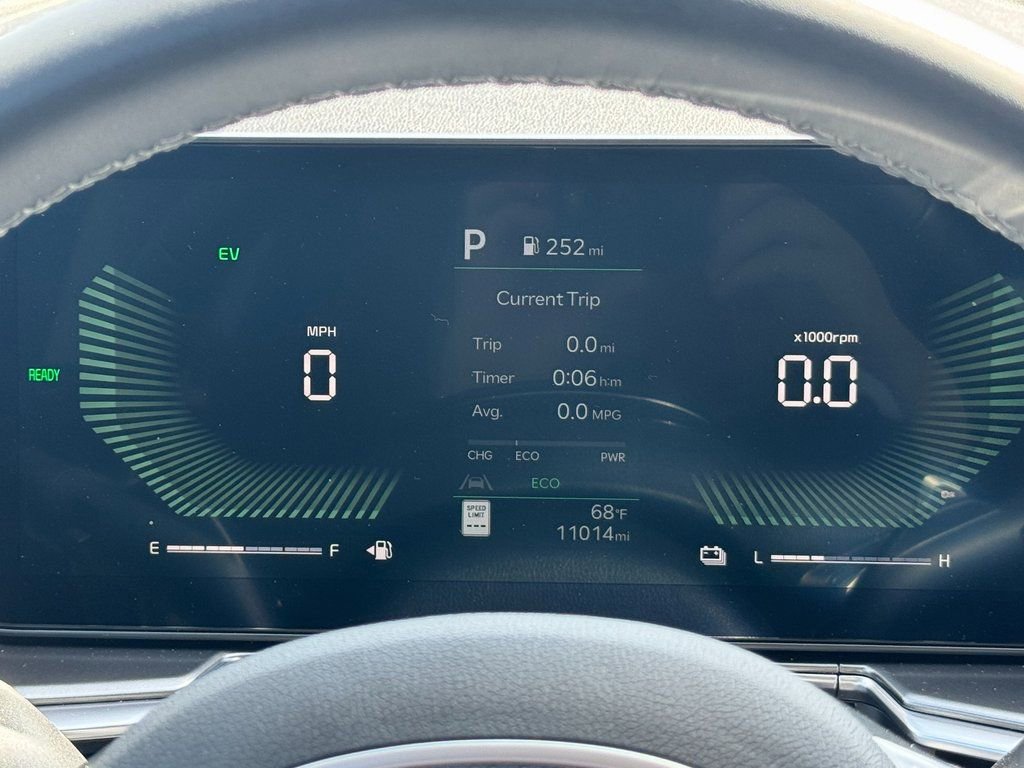 Used 2025 Kia Sorento EX image 16