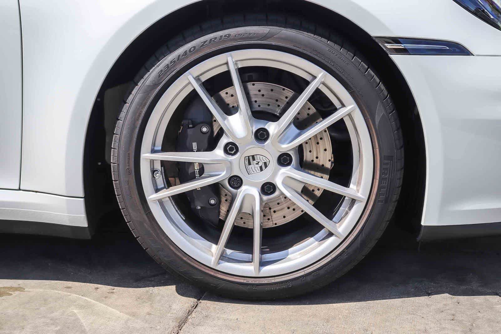 Used 2025 Porsche 911 Carrera RWD image 9