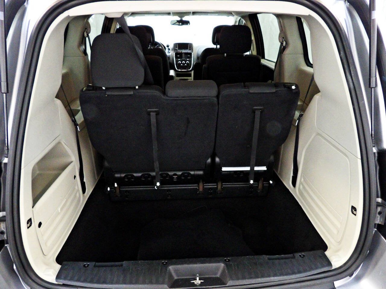 Used 2018 Dodge Grand Caravan SE w/ UConnect Hands-Free Group FWD image 12