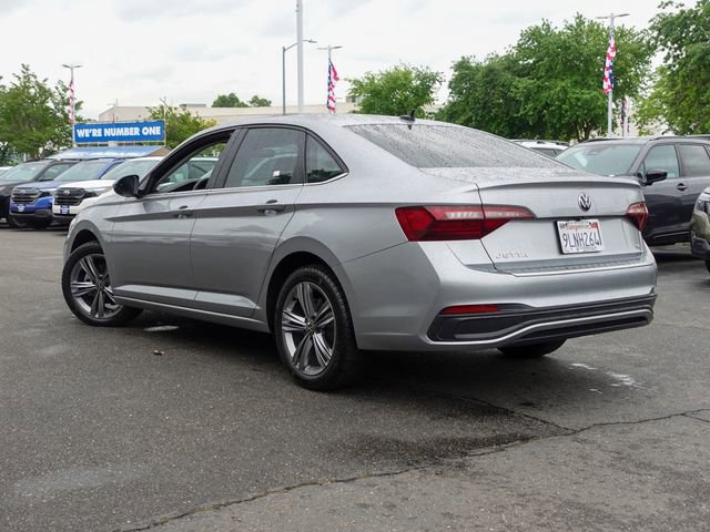 Used 2024 Volkswagen Jetta SE w/ Panoramic Sunroof Package image 9