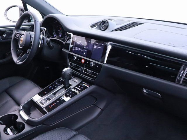 New 2025 Porsche Macan Turbo image 4