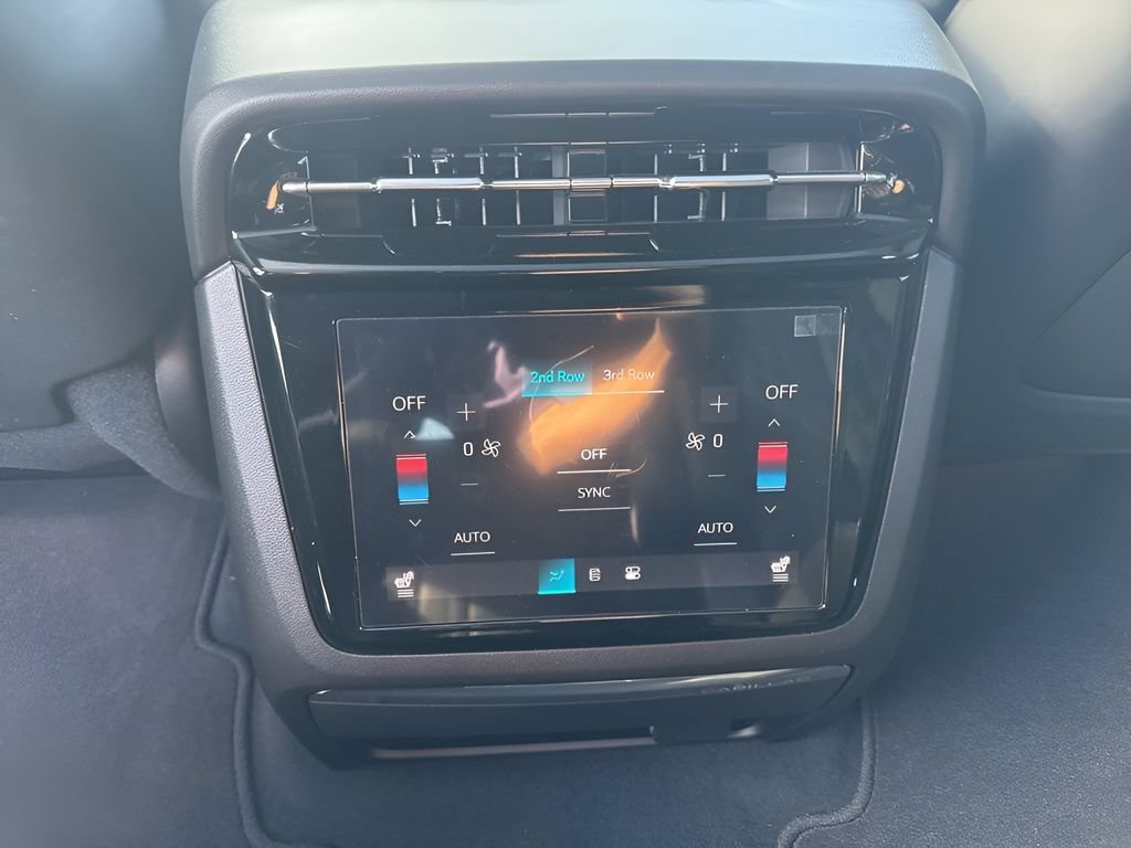 Used 2025 Cadillac Escalade IQ Luxury 1 AWD/4WD image 15