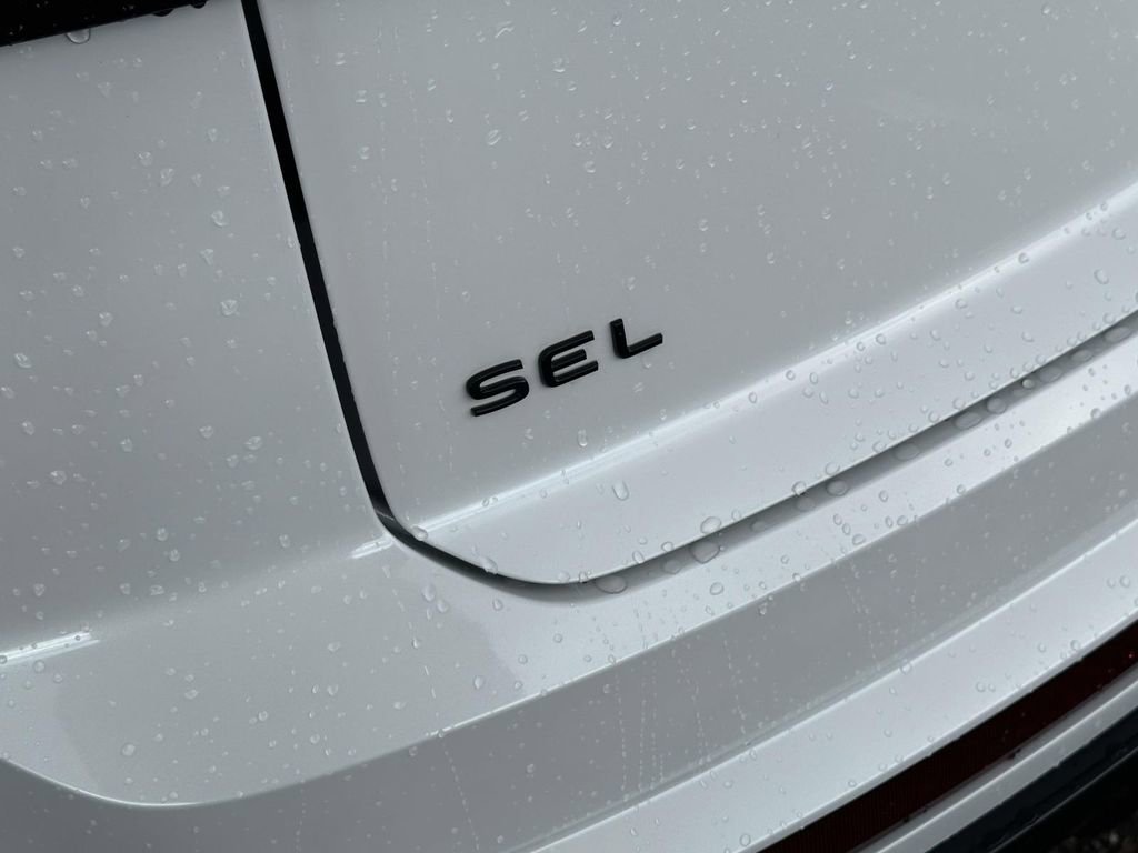 Certified 2025 Volkswagen Atlas Cross Sport SEL R-Line image 11