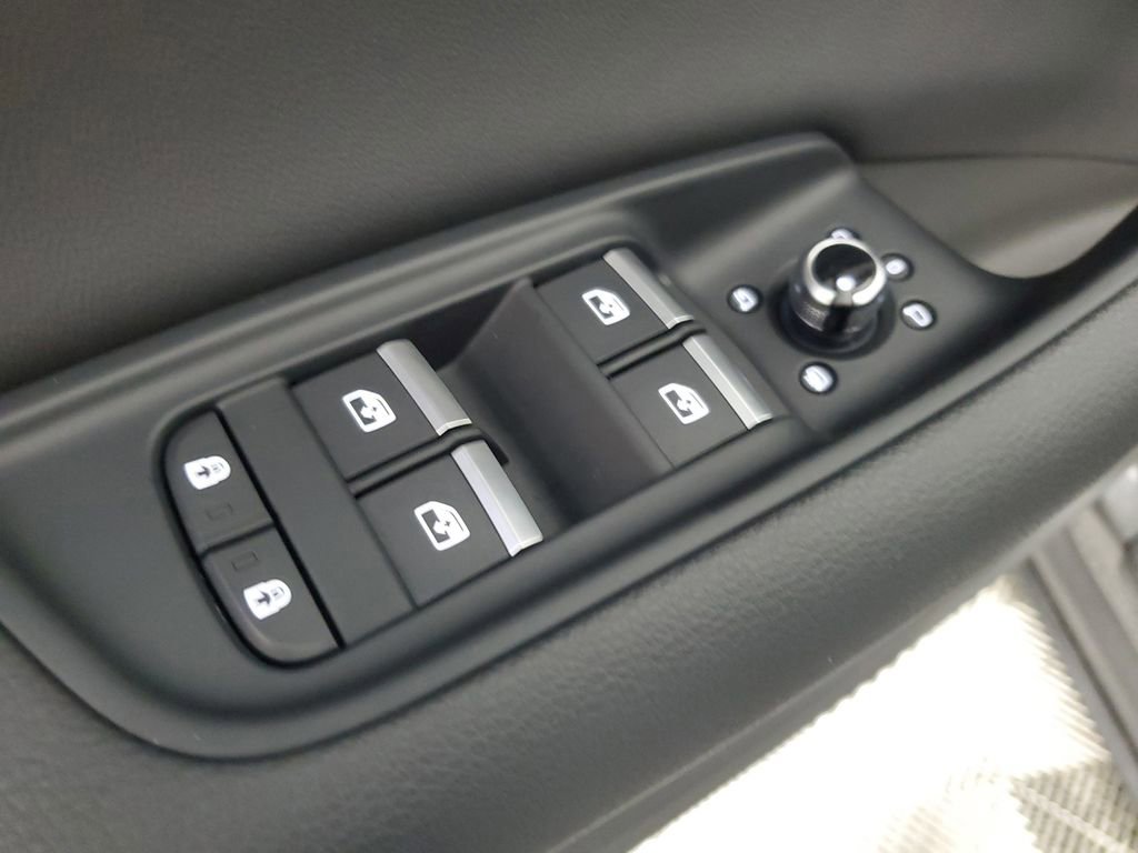Used 2025 Audi Q7 2.0T Premium w/ Convenience Package AWD/4WD image 19