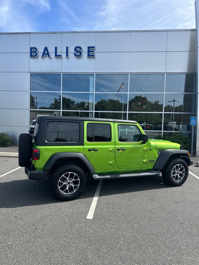 Used 2025 Jeep Wrangler Unlimited Sport AWD/4WD image 3