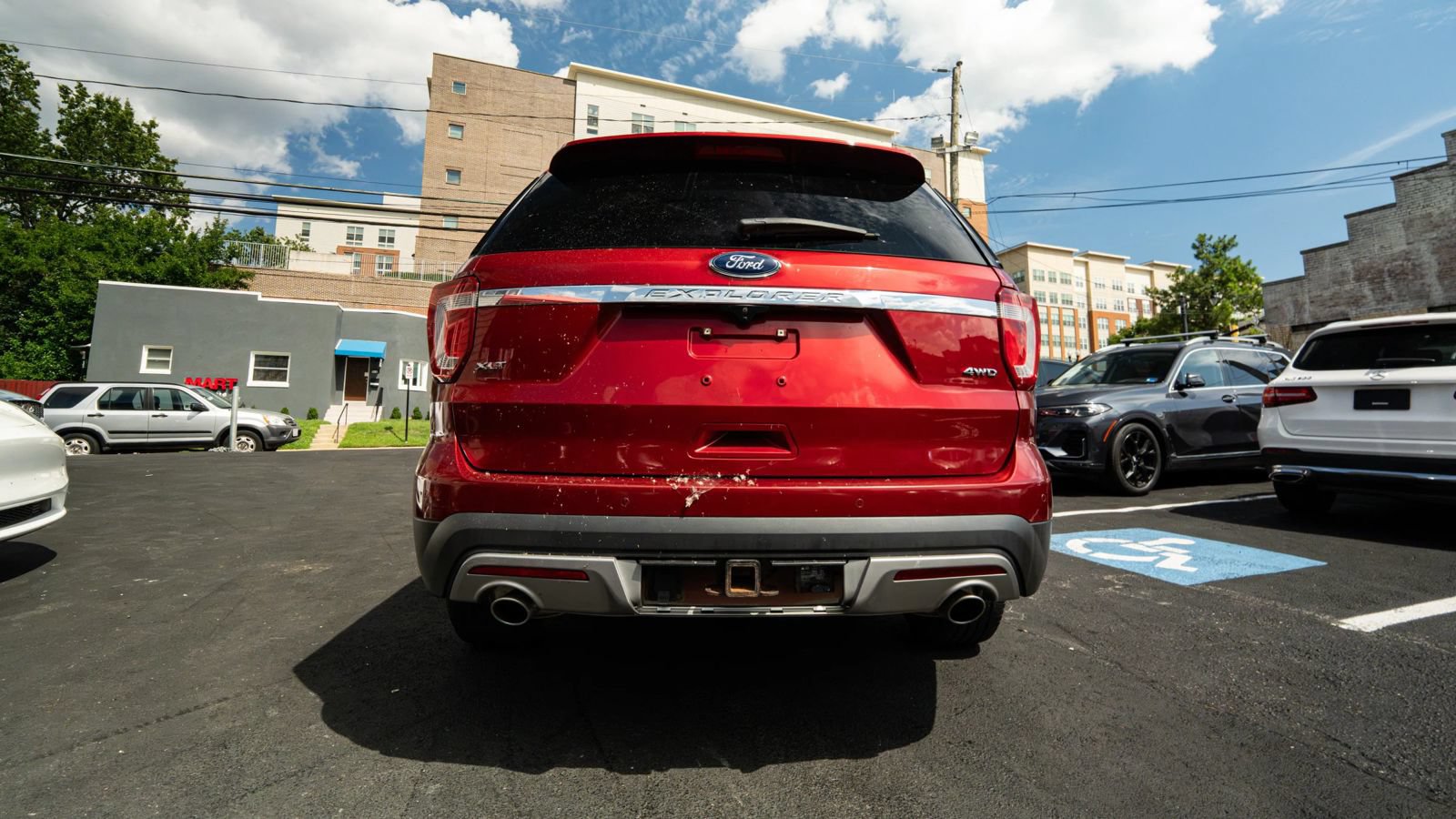 Used 2017 Ford Explorer XLT w/ Equipment Group 202A AWD/4WD image 5