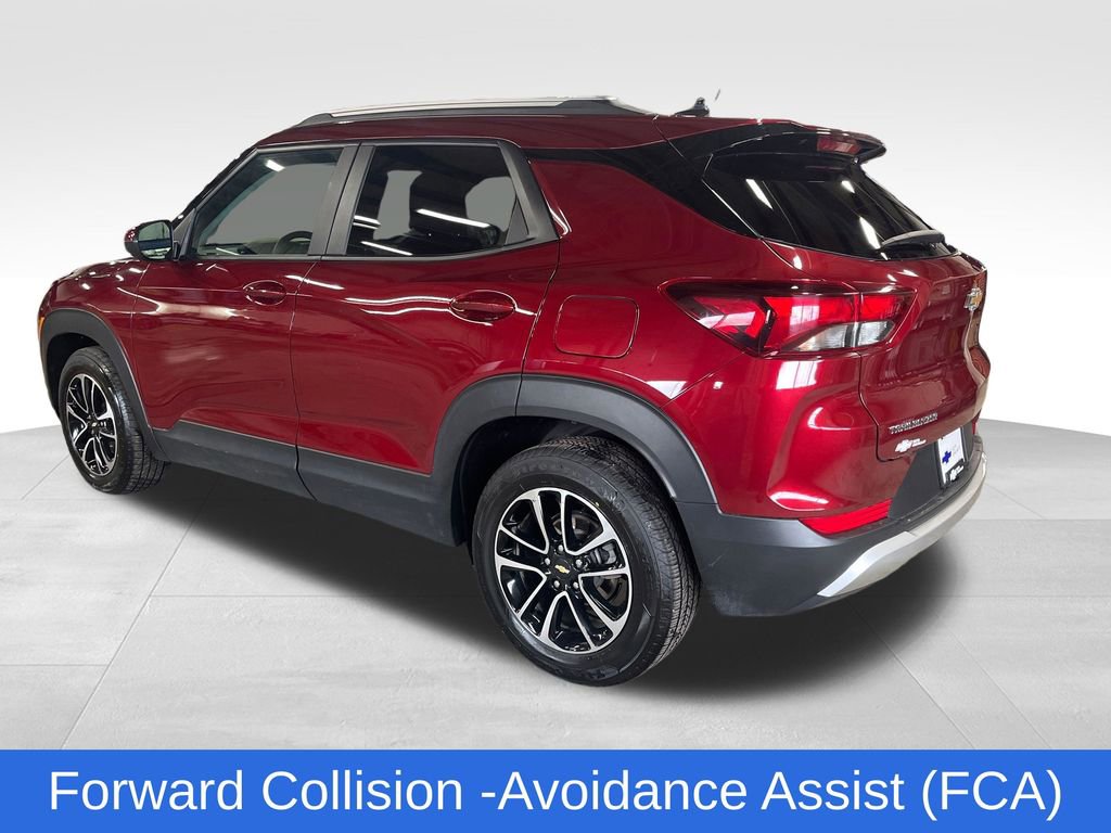 Used 2025 Chevrolet TrailBlazer LT FWD image 3