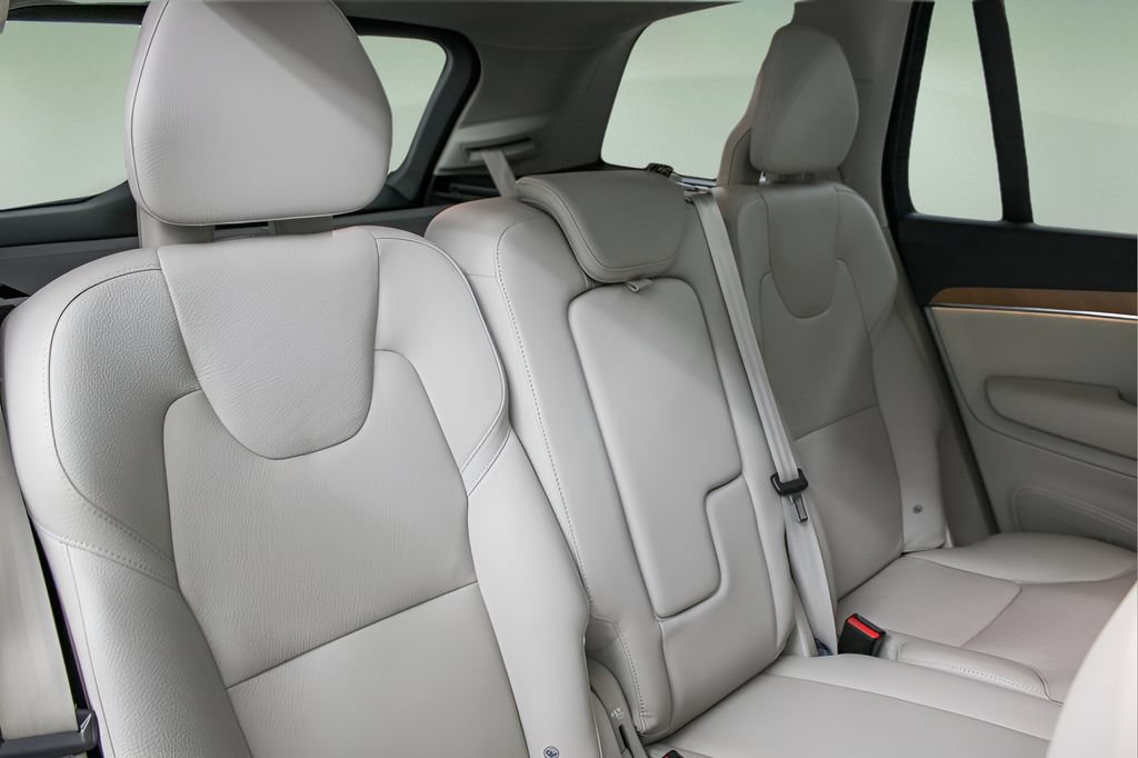 Certified 2022 Volvo XC90 T6 Momentum w/ Advanced Package AWD/4WD image 22