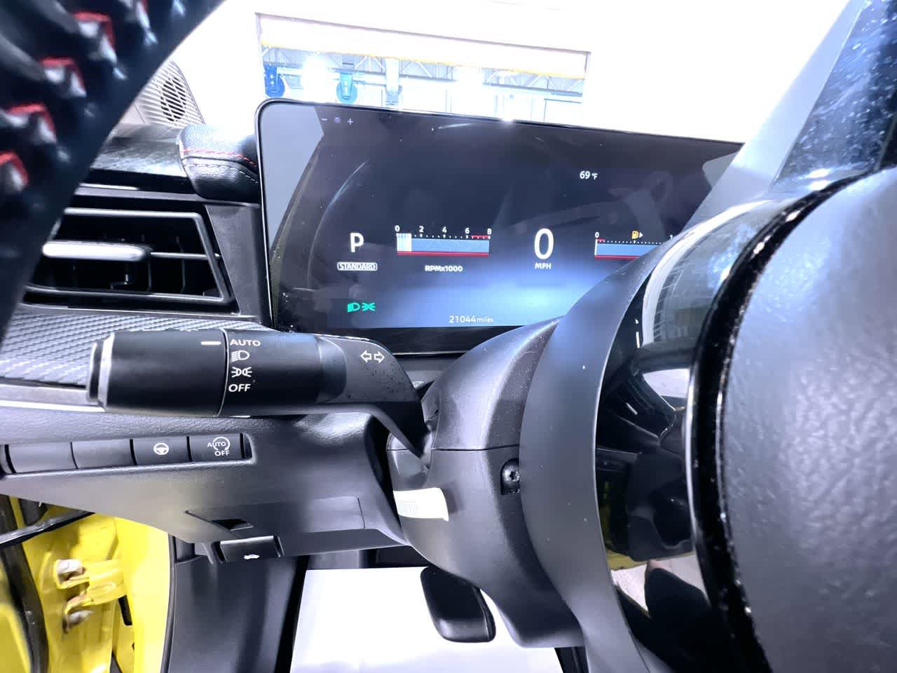 Used 2025 Nissan Kicks SR FWD image 18