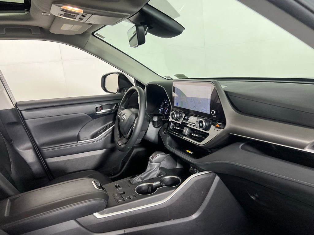 Used 2024 Toyota Highlander XLE image 33