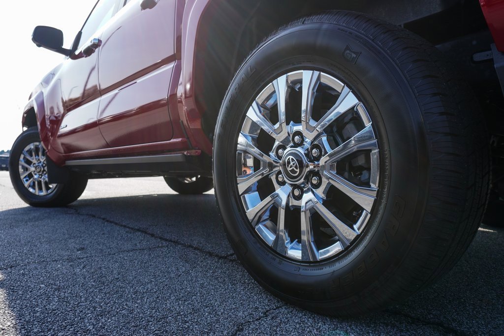 Used 2025 Toyota Tacoma Limited image 35