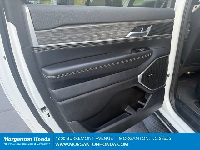Used 2024 Jeep Wagoneer L Series II w/ Flexible Seating Group AWD/4WD image 27