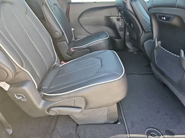 New 2026 Chrysler Pacifica Limited AWD/4WD image 20