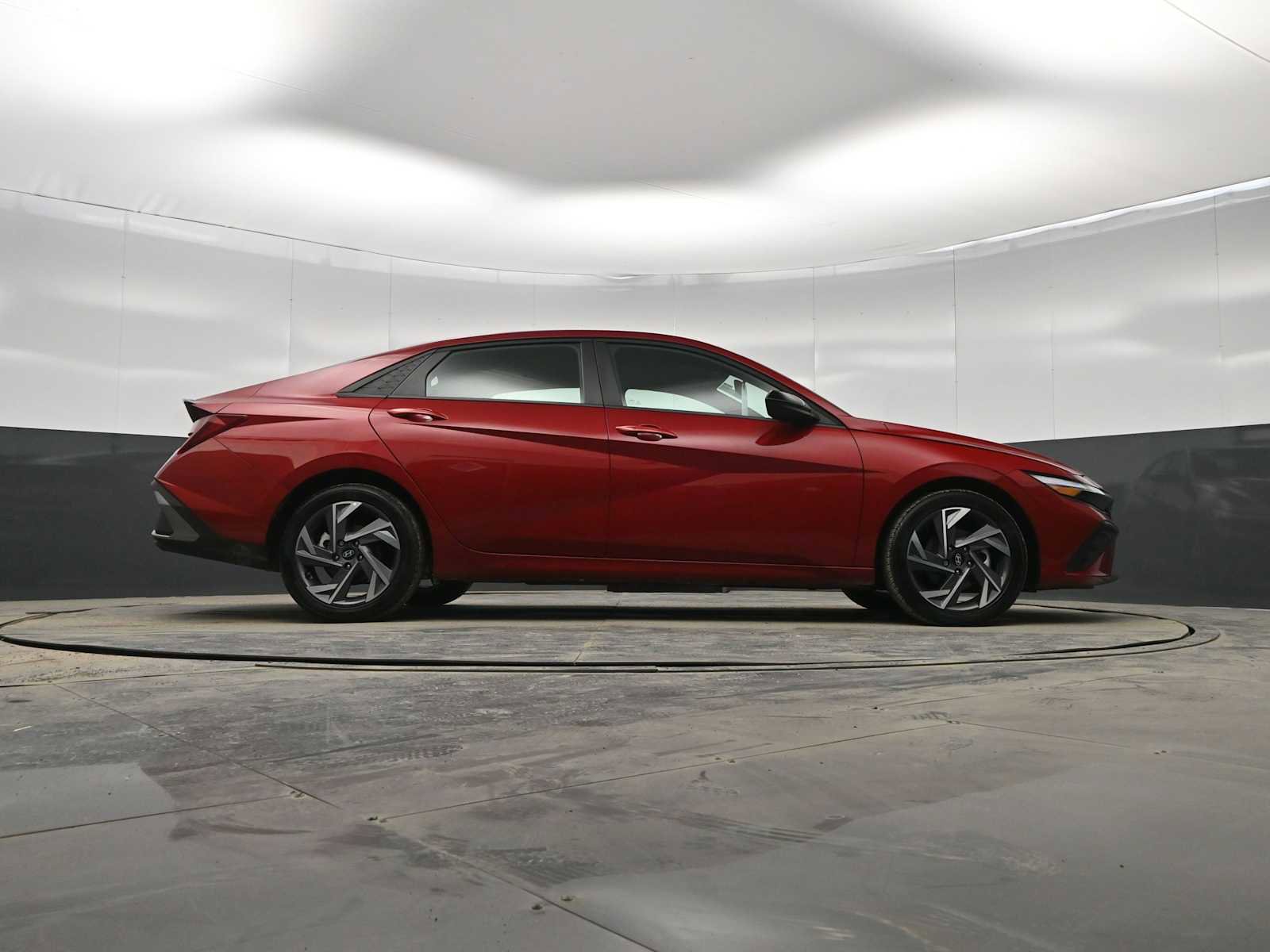 Certified 2025 Hyundai Elantra Sport image 37