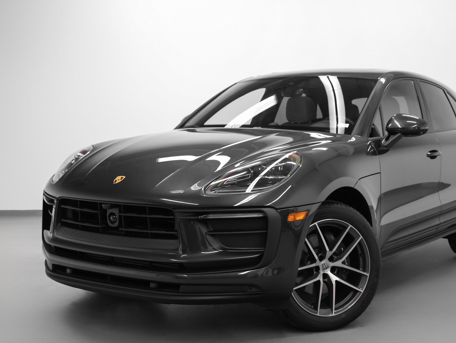 Used 2025 Porsche Macan image 7