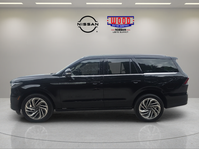 Used 2025 Lincoln Navigator Reserve AWD/4WD image 5