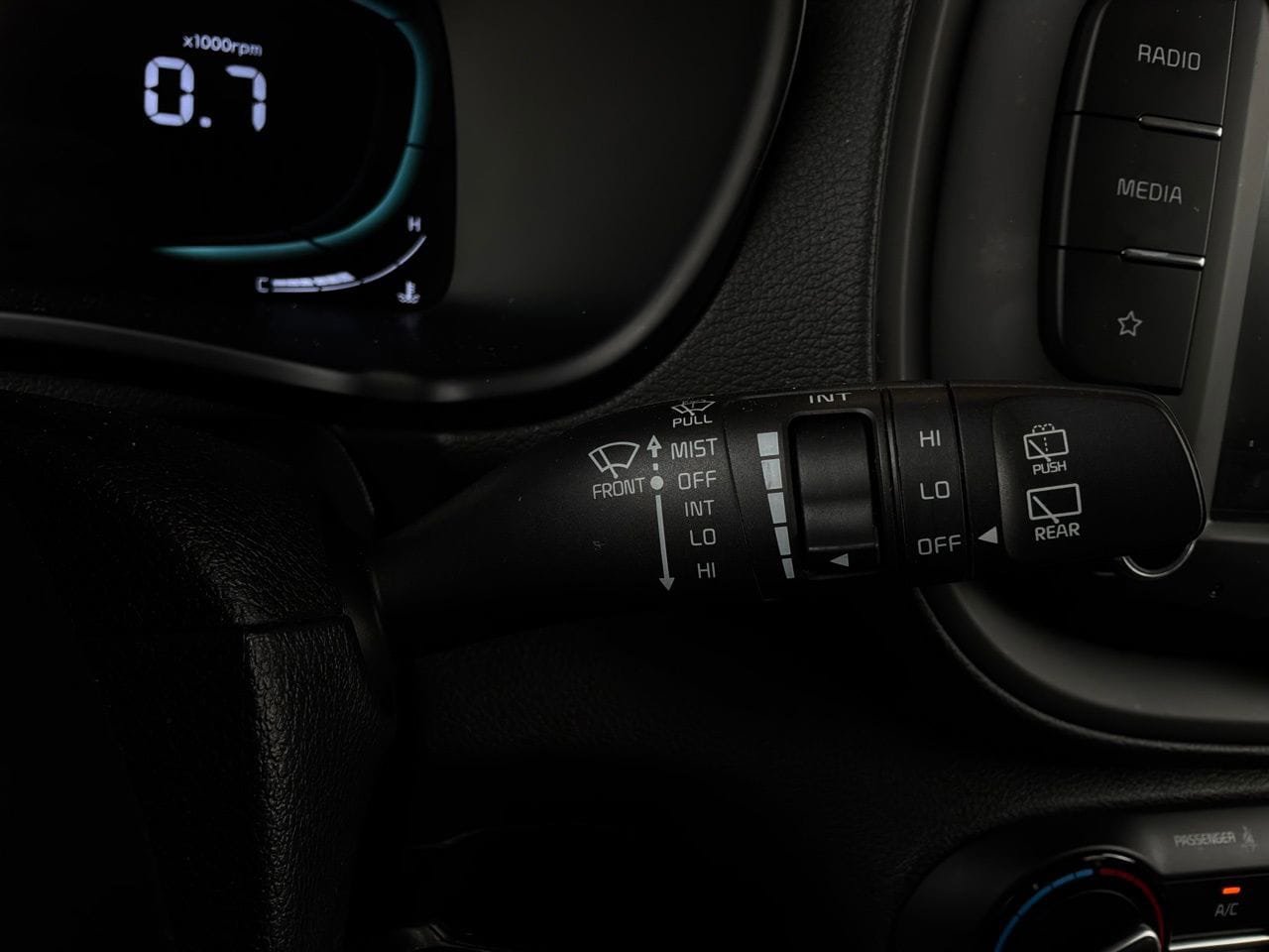 Used 2025 Kia Soul LX w/ LX Technology Package FWD image 33