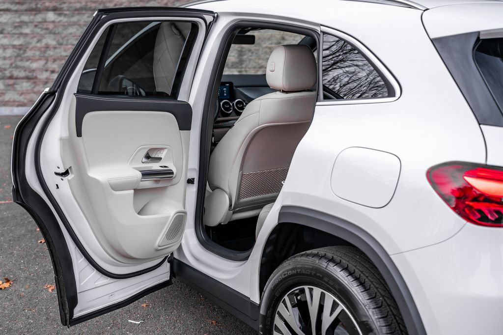 Used 2025 Mercedes-Benz GLA 250 4MATIC image 21