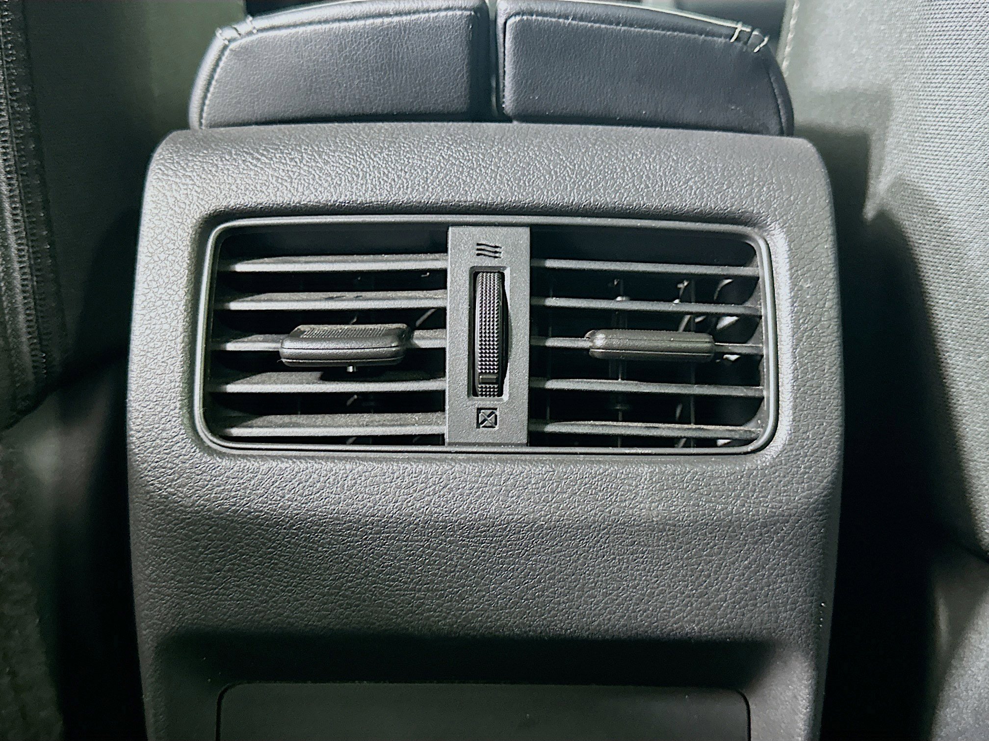 Used 2025 Nissan Rogue SV image 26