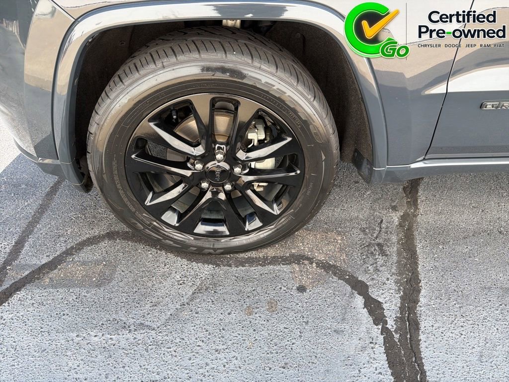 Used 2018 Jeep Grand Cherokee Altitude RWD image 16