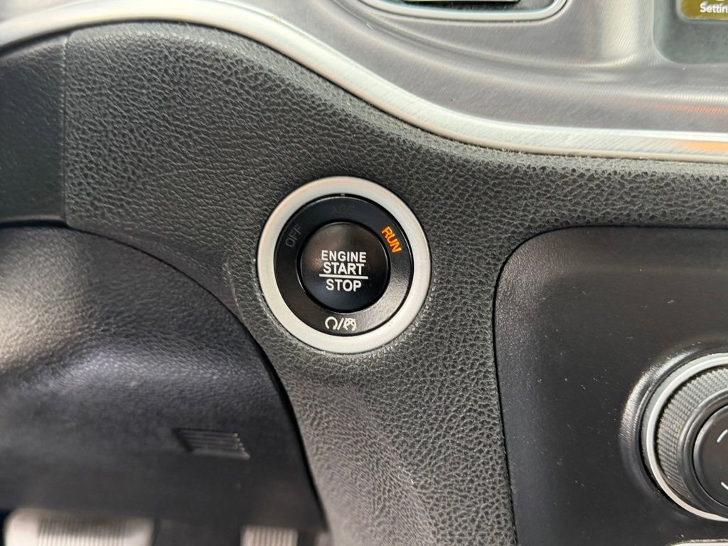 Used 2022 Dodge Charger SXT RWD image 19