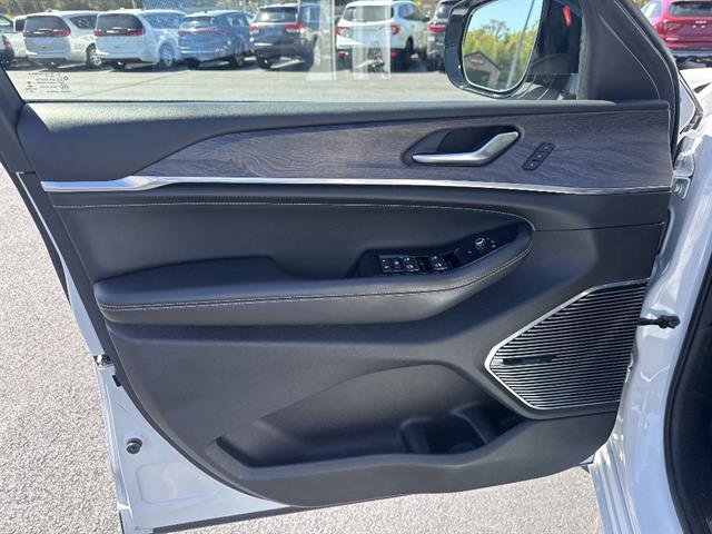 Used 2022 Jeep Grand Cherokee L Overland AWD/4WD image 7