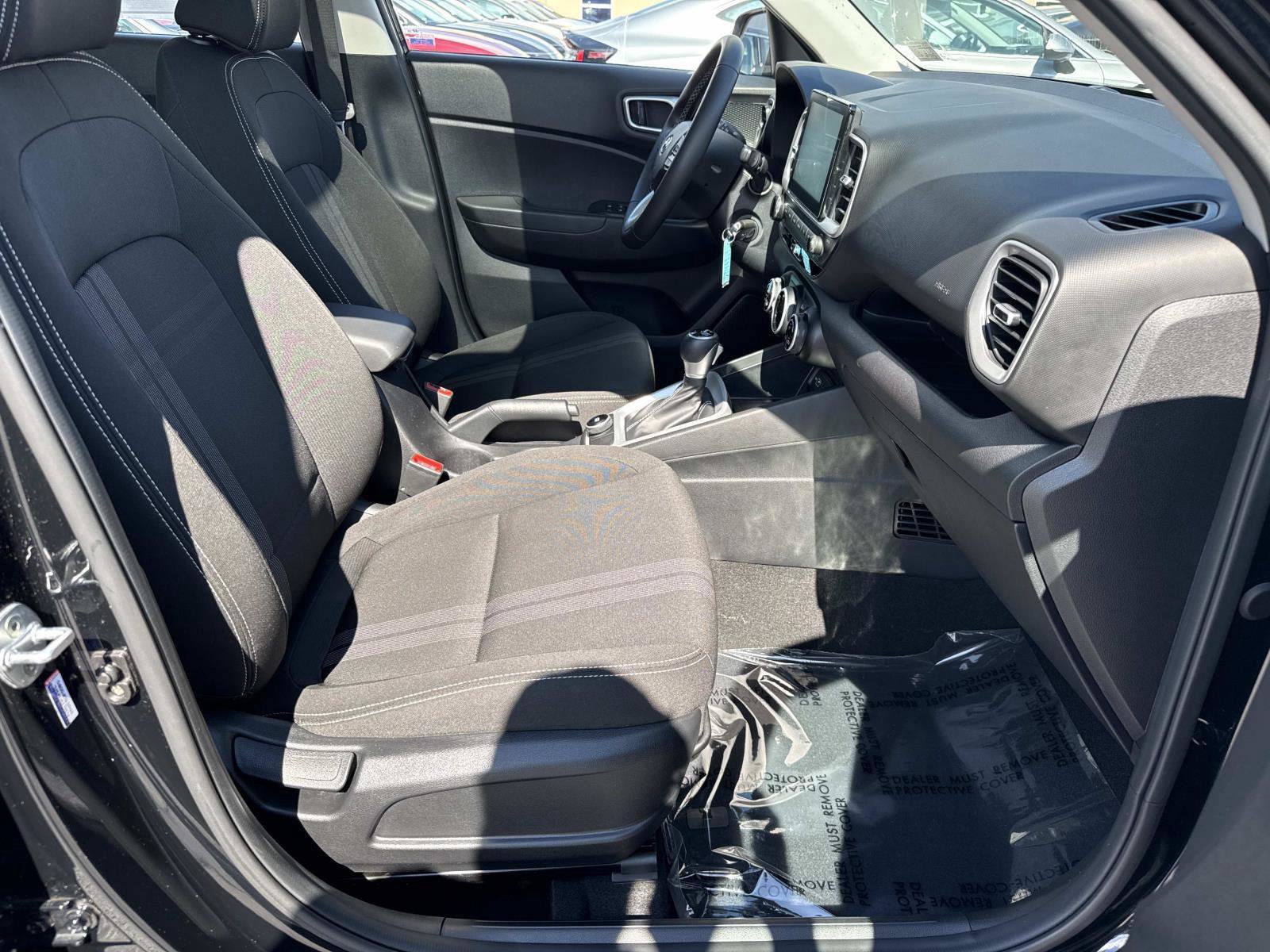 Certified 2022 Hyundai Venue SEL FWD image 19